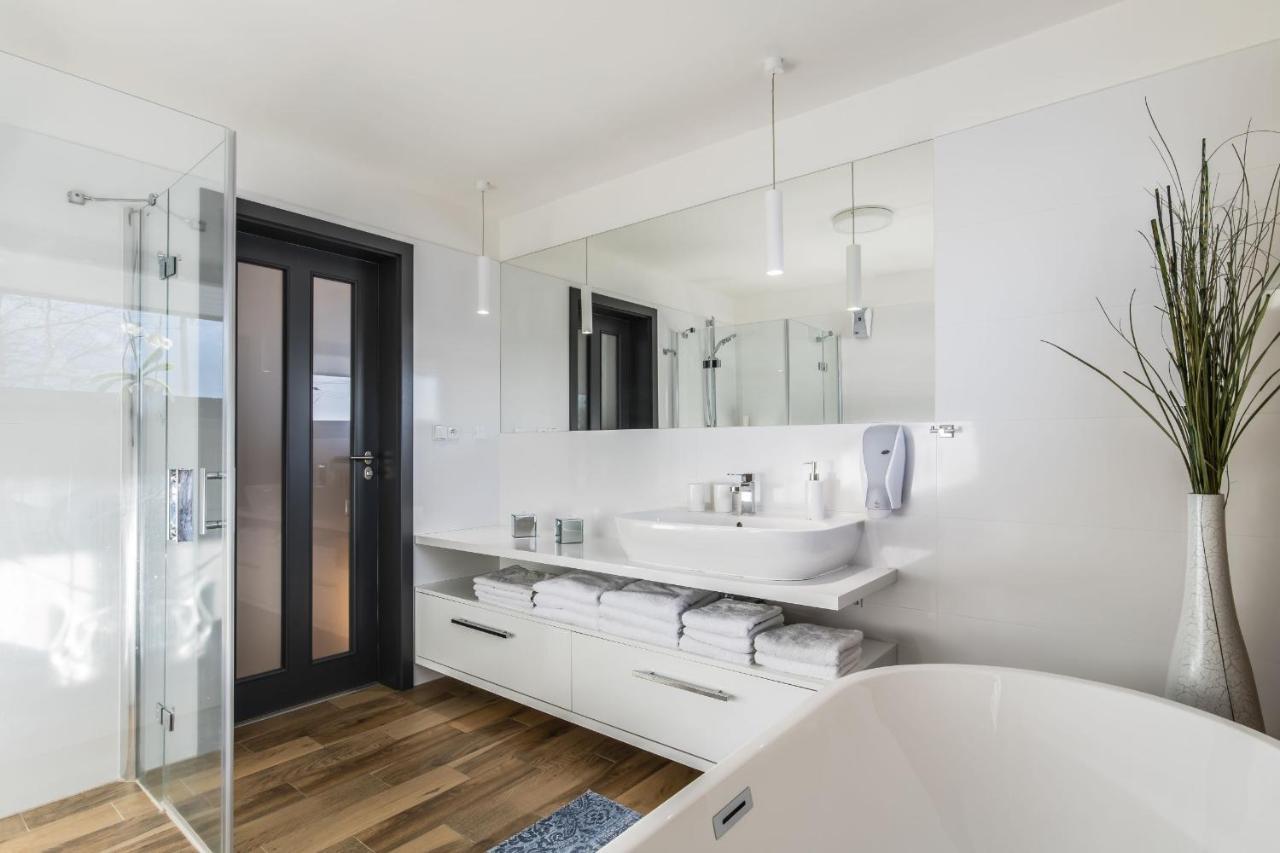 Hotel Maralak Kuncice pod Ondrejnikem Ngoại thất bức ảnh